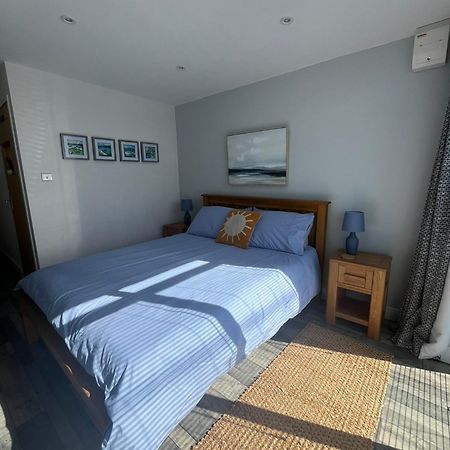 Entire Guest Suite In Four Mile Bridge, Rhoscolyn วัลเลย์ ภายนอก รูปภาพ