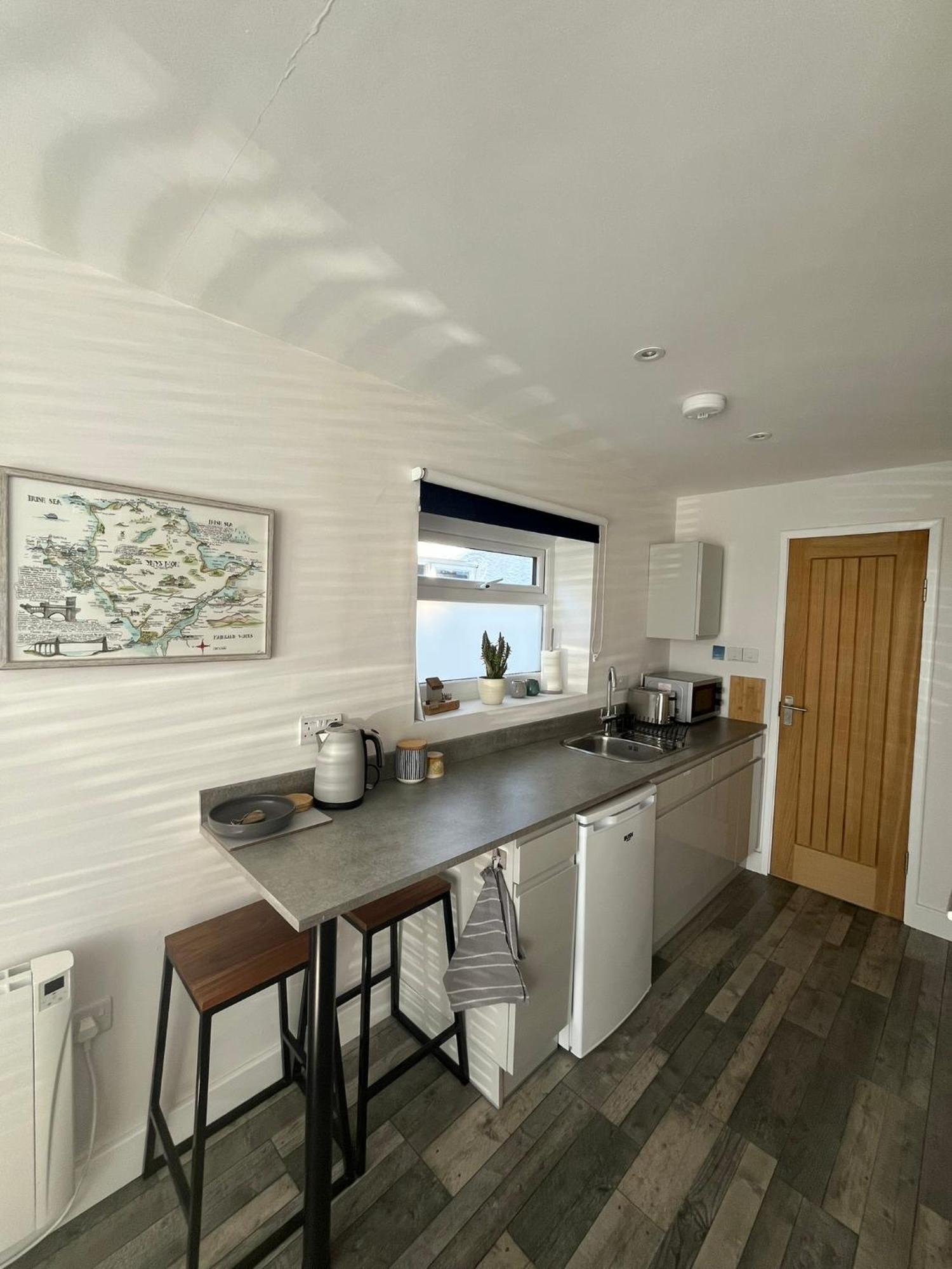 Entire Guest Suite In Four Mile Bridge, Rhoscolyn วัลเลย์ ภายนอก รูปภาพ