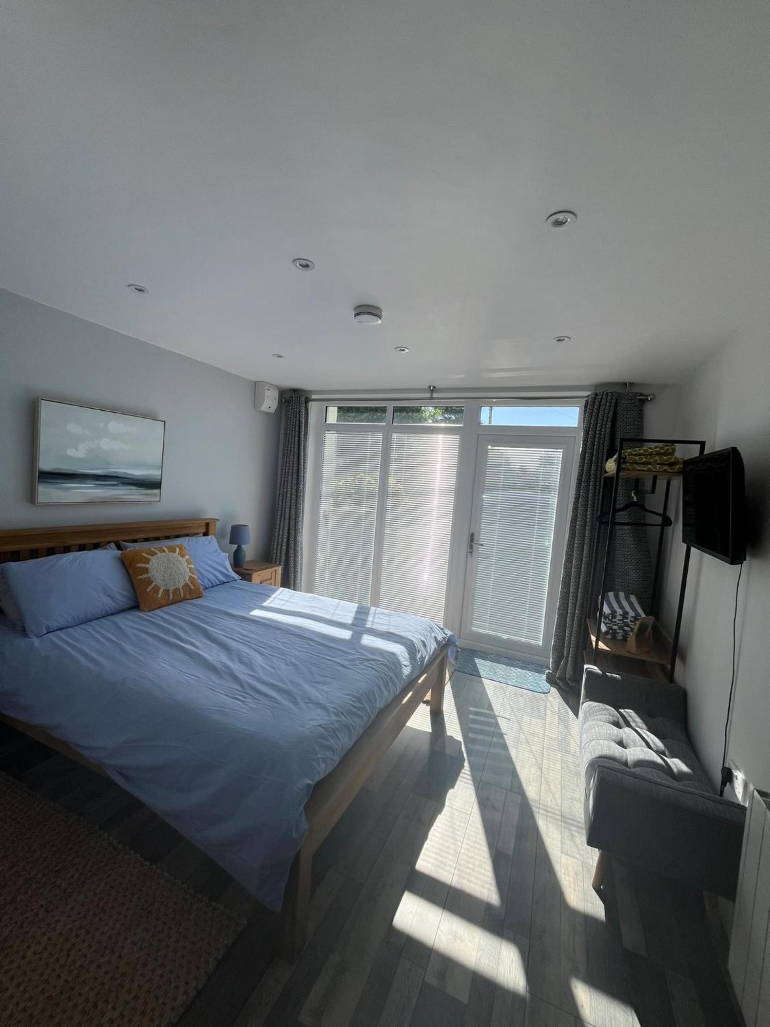 Entire Guest Suite In Four Mile Bridge, Rhoscolyn วัลเลย์ ภายนอก รูปภาพ